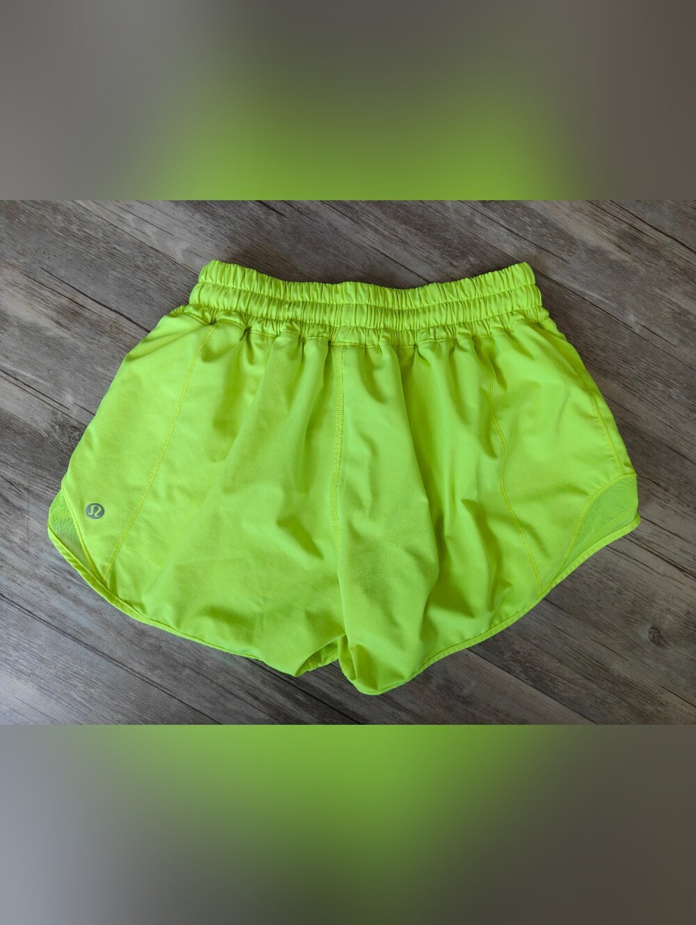 Lululemon Hotty Hot Short II *Long 4" Highlight Yellow Size 4 Great Condition